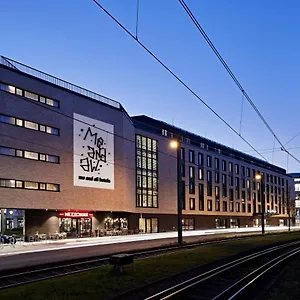 https://me-and-all-hotel-duesseldorf-oberkassel.topcolognehotels.com